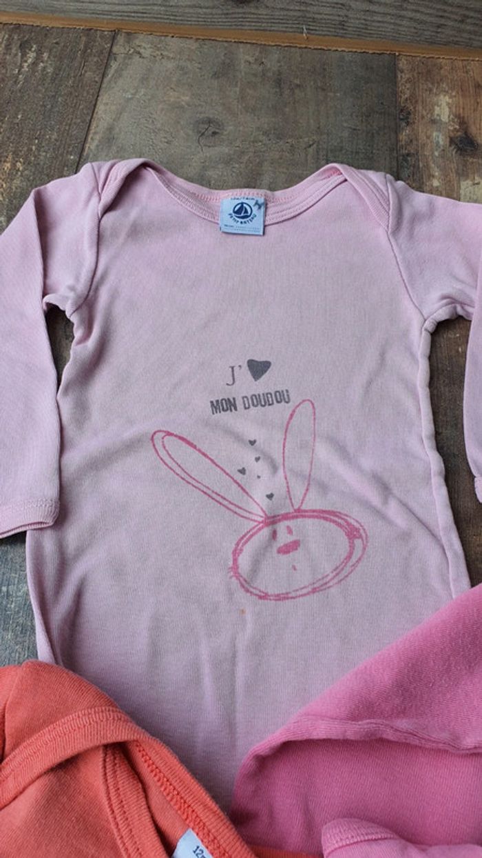 Lot de body petit bateau 12 mois en très bon état 🙂 sauf un tâché - photo numéro 4