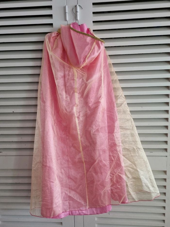 Robe de princesse avec sa cape - photo numéro 8