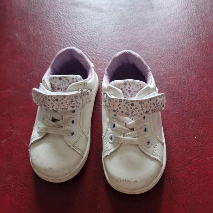 22 basket blanche et lila