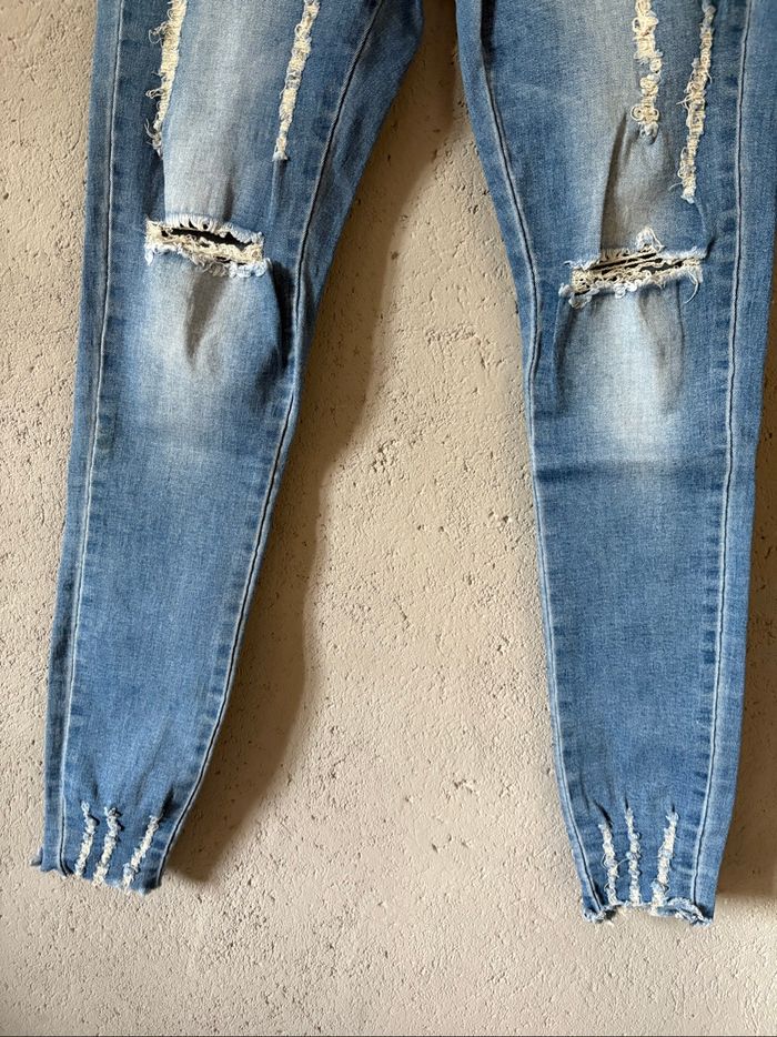 Jean troué taille 38 - photo numéro 4