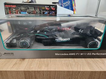 Voiture télécommande Mercedes 