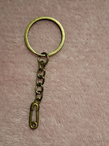 Porte clé épingle à nourrice