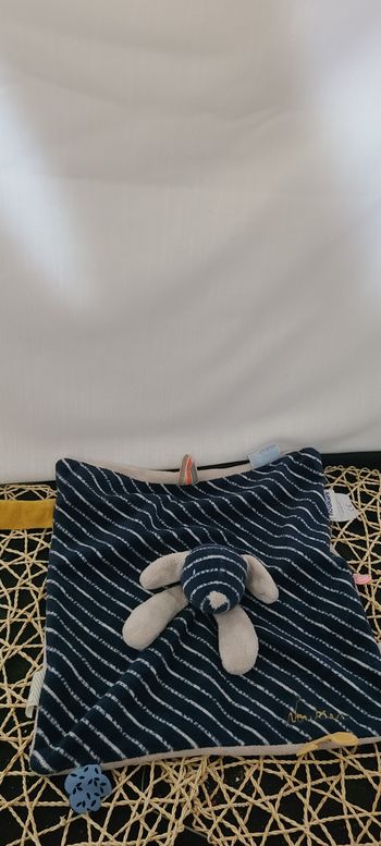Doudou chien Jack NOUKIES plat bleu marine