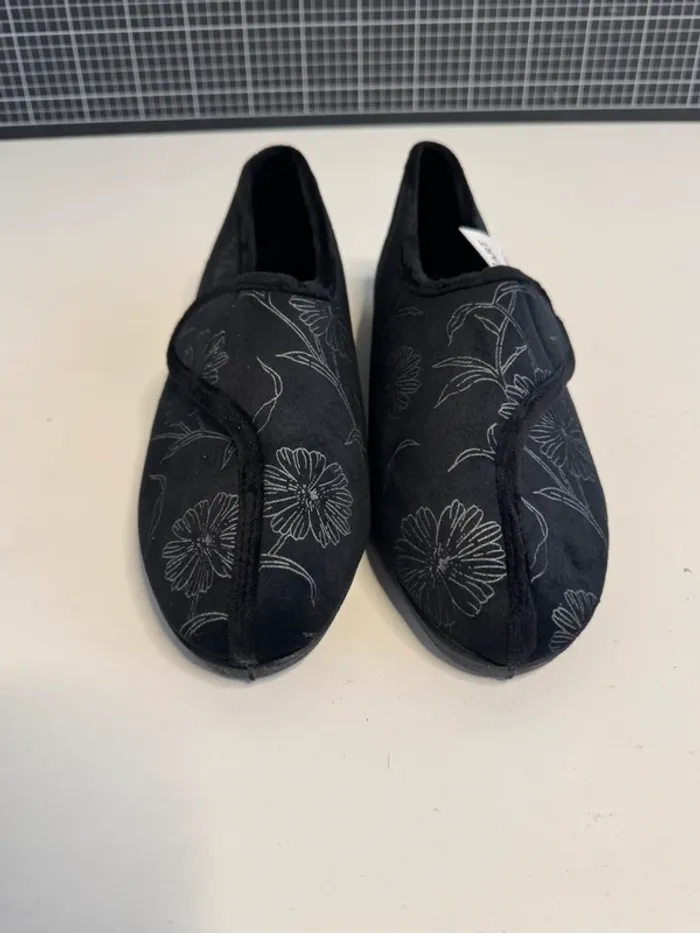 Chaussons Damart neuf taille 41 couleur noire. - photo numéro 3