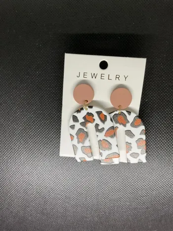 Boucles d’oreilles « U léopard » neuve