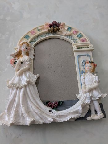 Magnifique cadre photo de la mariée et sa fille d'honneur.