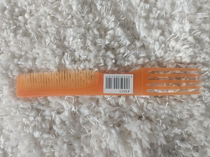 1 peigne afro orange (3 + 1 offert dans tout le dressing)