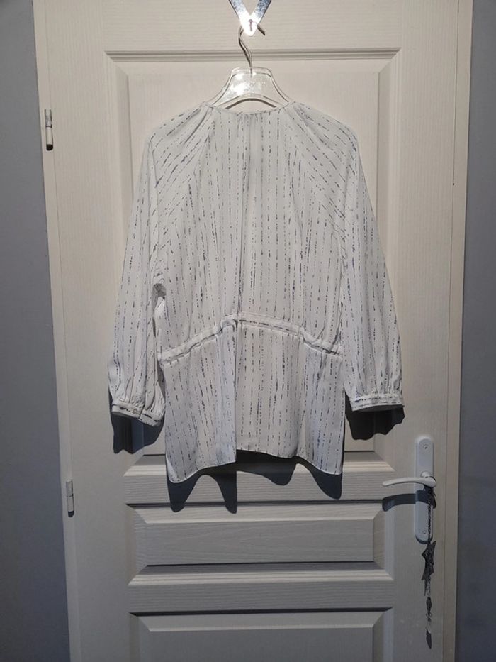 Blouse blanche et bleue - photo numéro 5