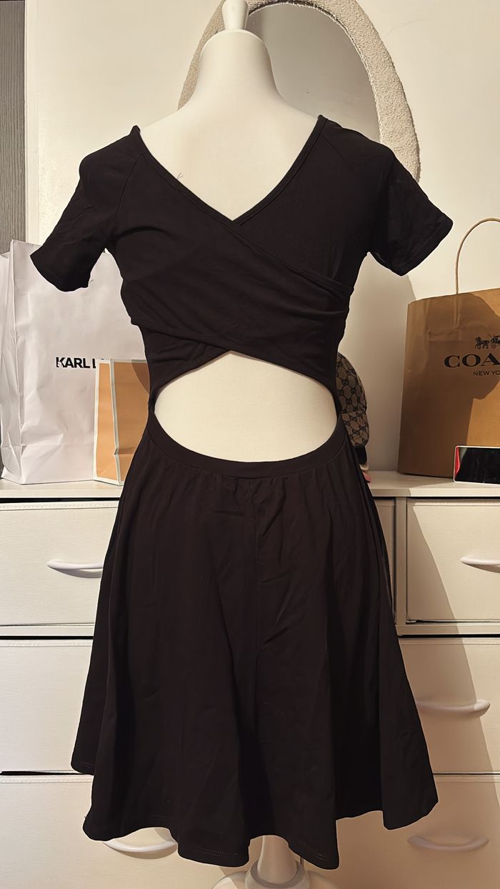 Robe noire coupe patineuse avec ouverture dans le dos Jennyfer T36 - photo numéro 2