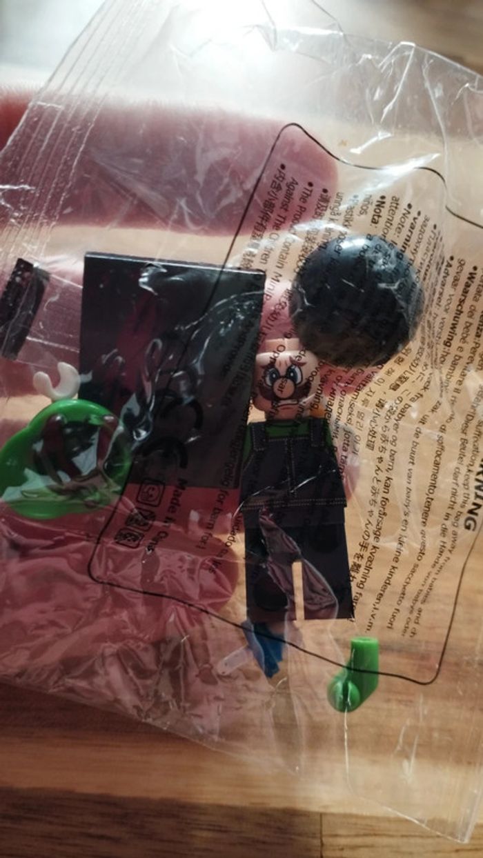 Personnage Lego neuf Luigi + son bon omb monde de Mario Nintendo - photo numéro 2