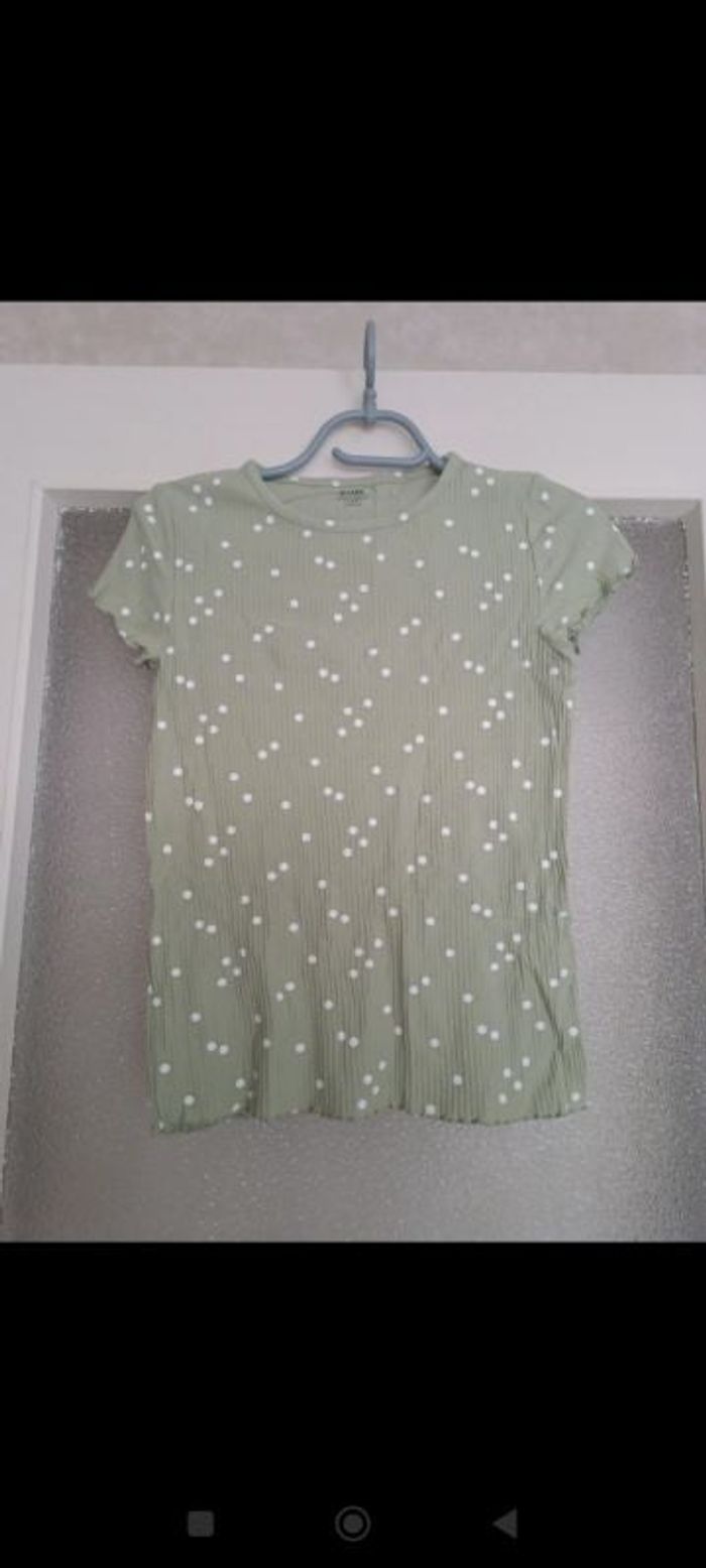 Lot de 2 tee shirt kaki et écru 12 ans