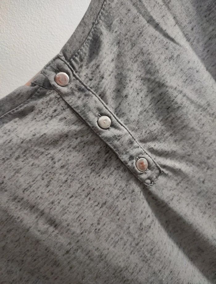 Haut gris - photo numéro 9