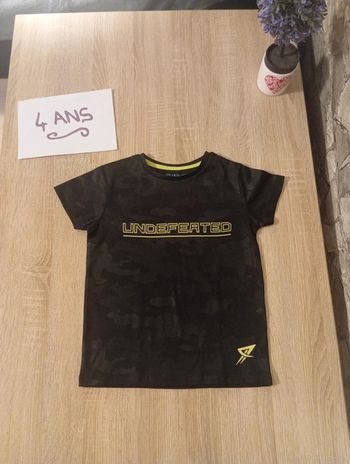 Tee-shirt Primark taille 4-5 ans