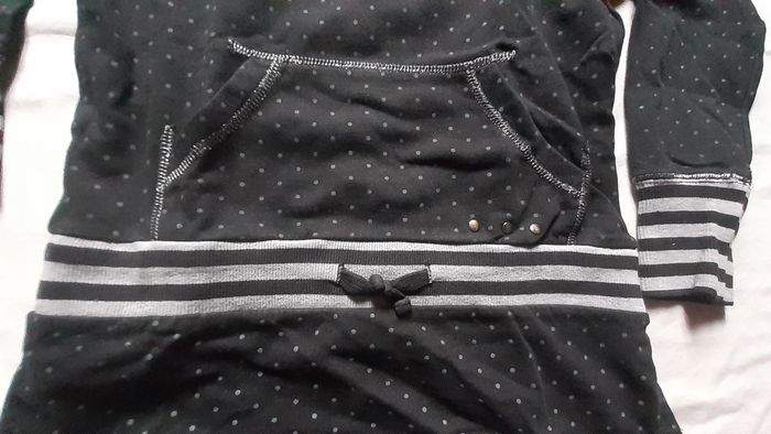 Tunique noire à petits pois à capuche à col V - photo numéro 2