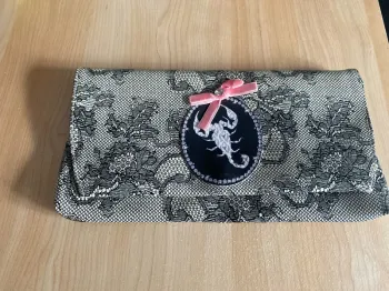 Grande pochette scorpion Orval Création Neuve