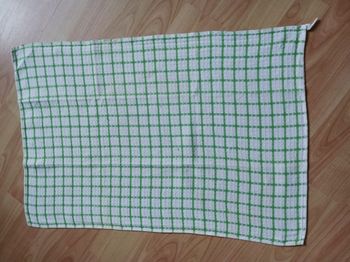 torchon blanc à carreaux vert (micro trou)