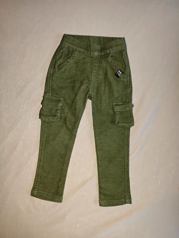 Joli pantalon type Cargo souple 3 pommes 18-24 mois