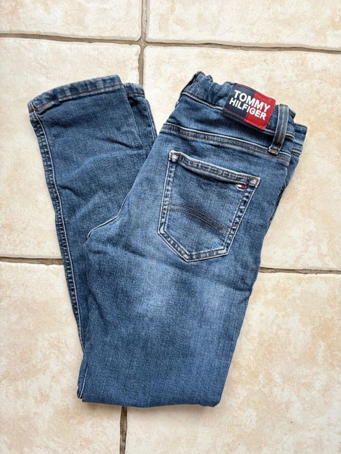 Jean Tommy Hilfiger - taille 14 ans - en très bon état - coupe slim - ajustable