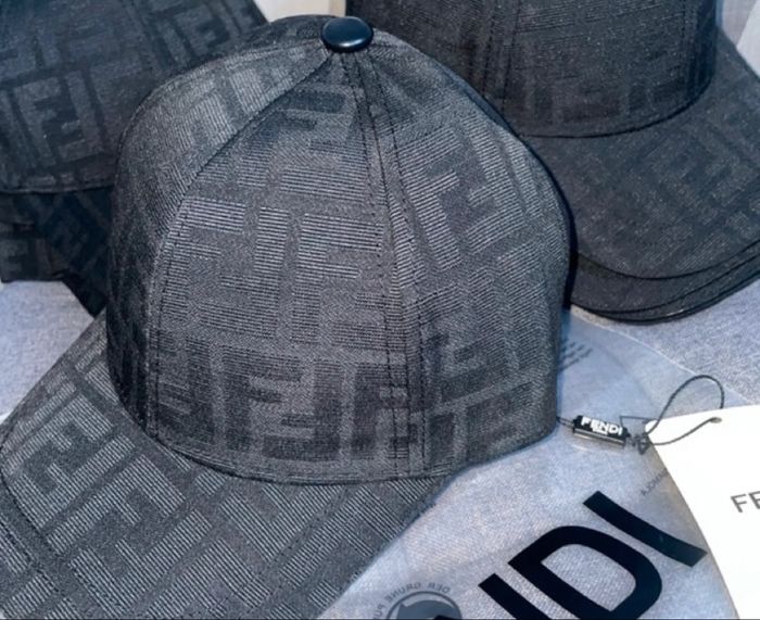 Casquette Fendi noir neuf