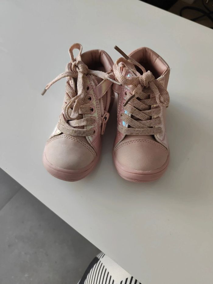 Chaussures t.22 quasi neuves - photo numéro 5