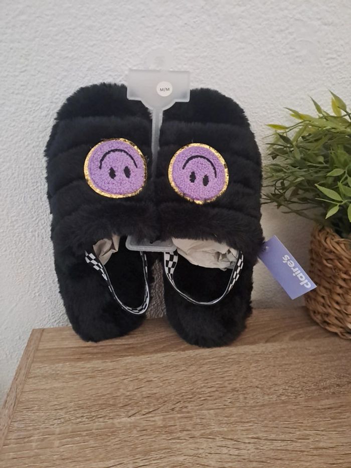 Pantoufles Chaussons sandales fausse tout doux fourrure noirs smiley neufs M claire's 36/37