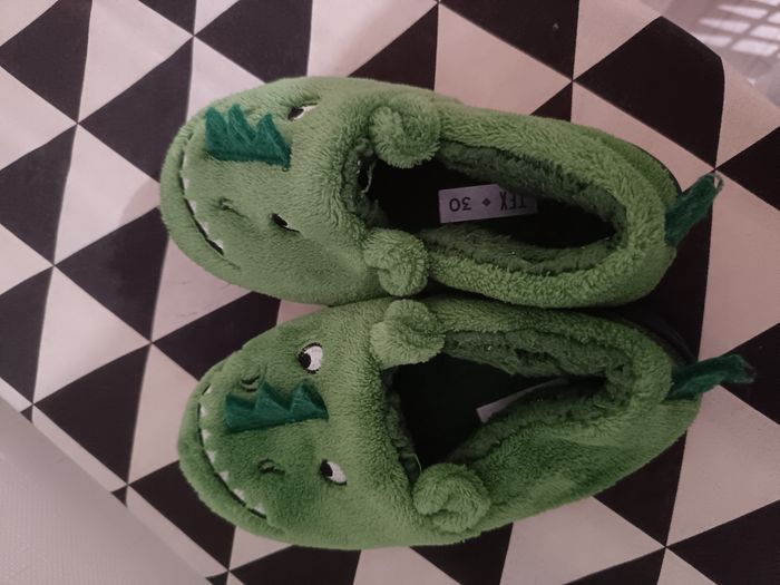 Chausson pointure 30 vert foncé neuf dinausaure