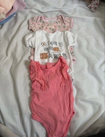 Lot bodys manches courtes 3 mois fille