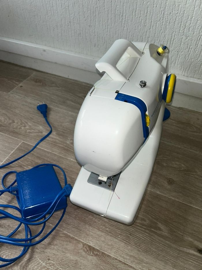 Machine à coudre ikea - photo numéro 2