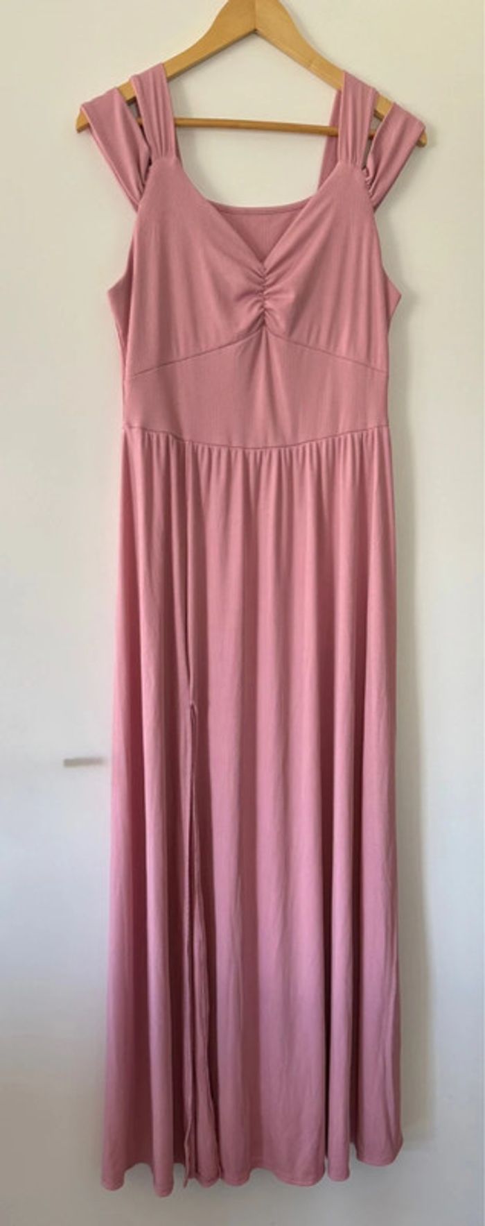 Robe longue fendue épaules tombantes XL