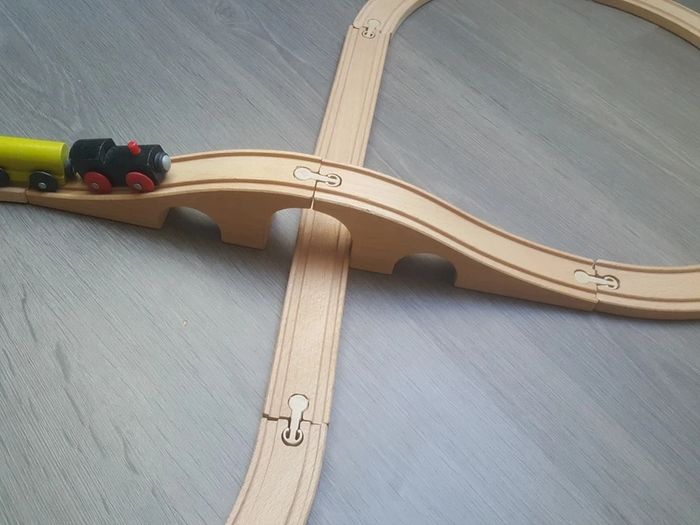 Circuit train en bois 20 pièces - photo numéro 5