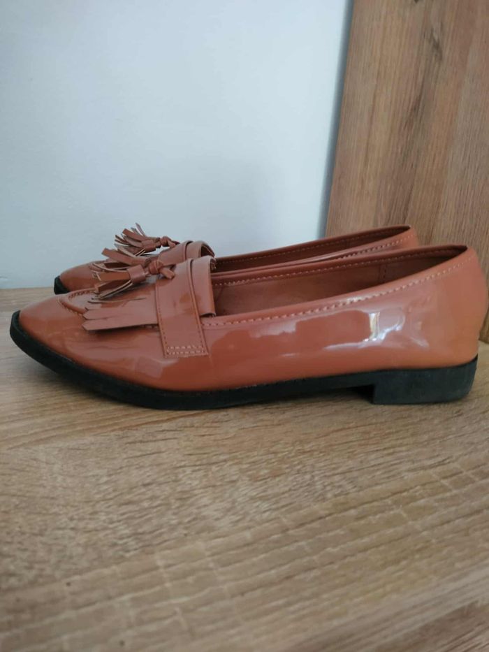 👞 Mocassins à pompons vernis caramel - photo numéro 3
