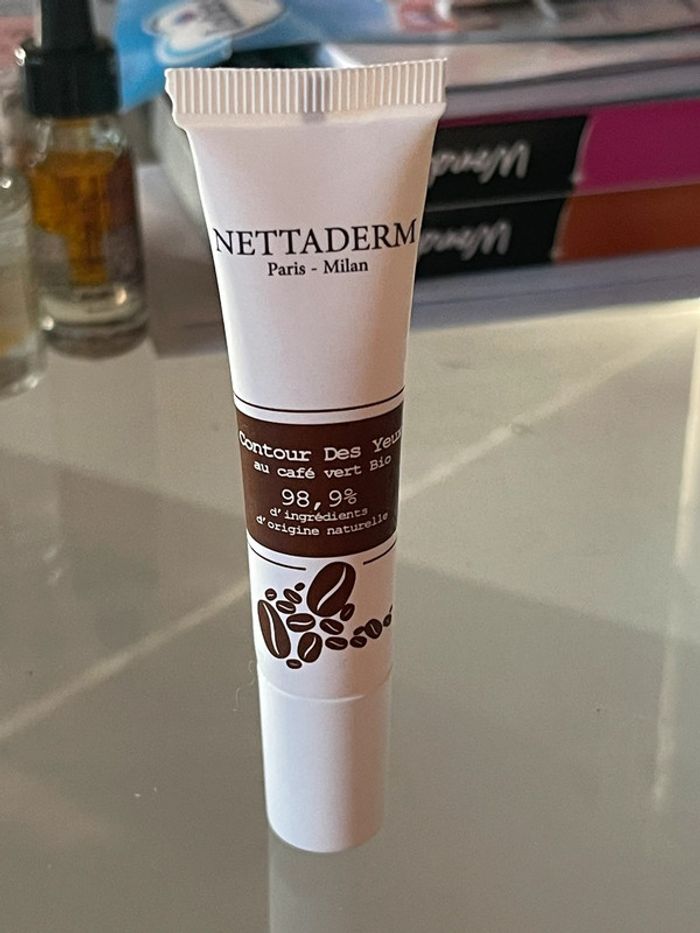 Soin contour yeux au café