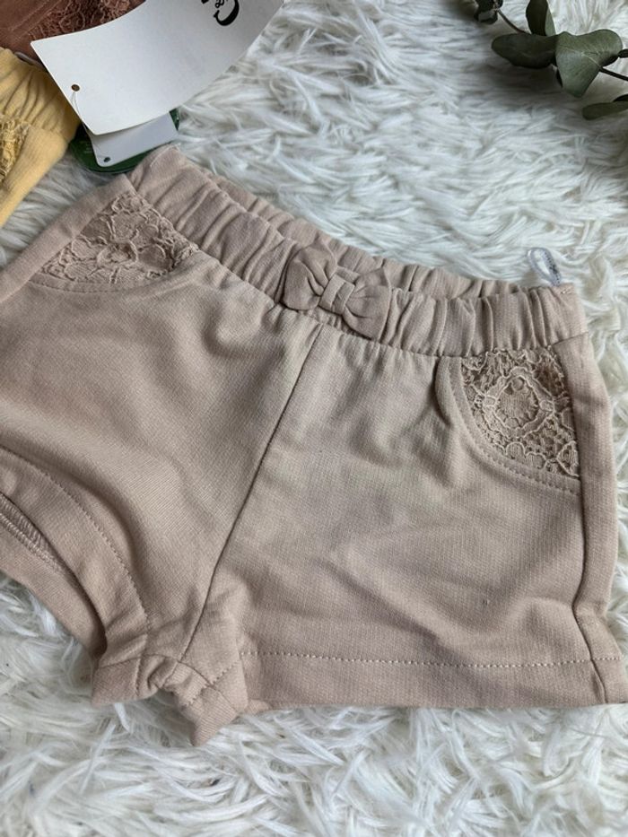 Lot de 3 shorts C&A taille 3-6 mois - photo numéro 2