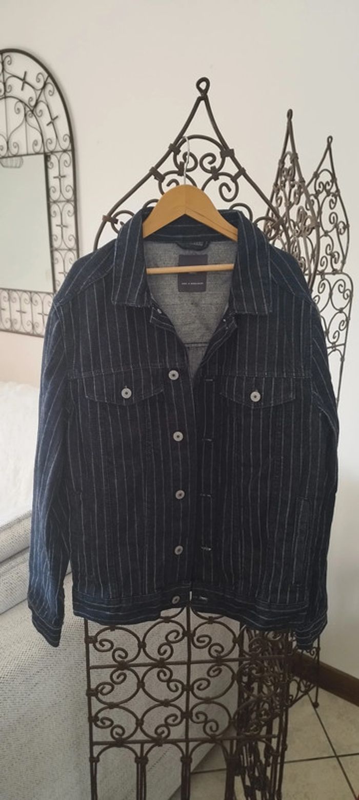 Veste en jean très bon état. Taille S
