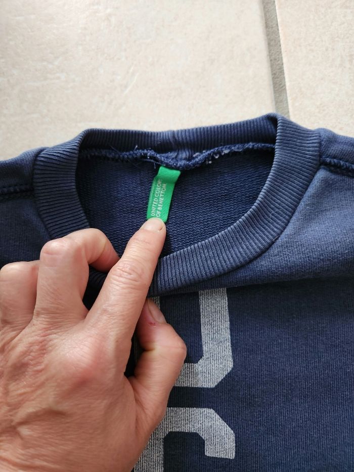 Sweat Benetton taille 2 ans - photo numéro 2