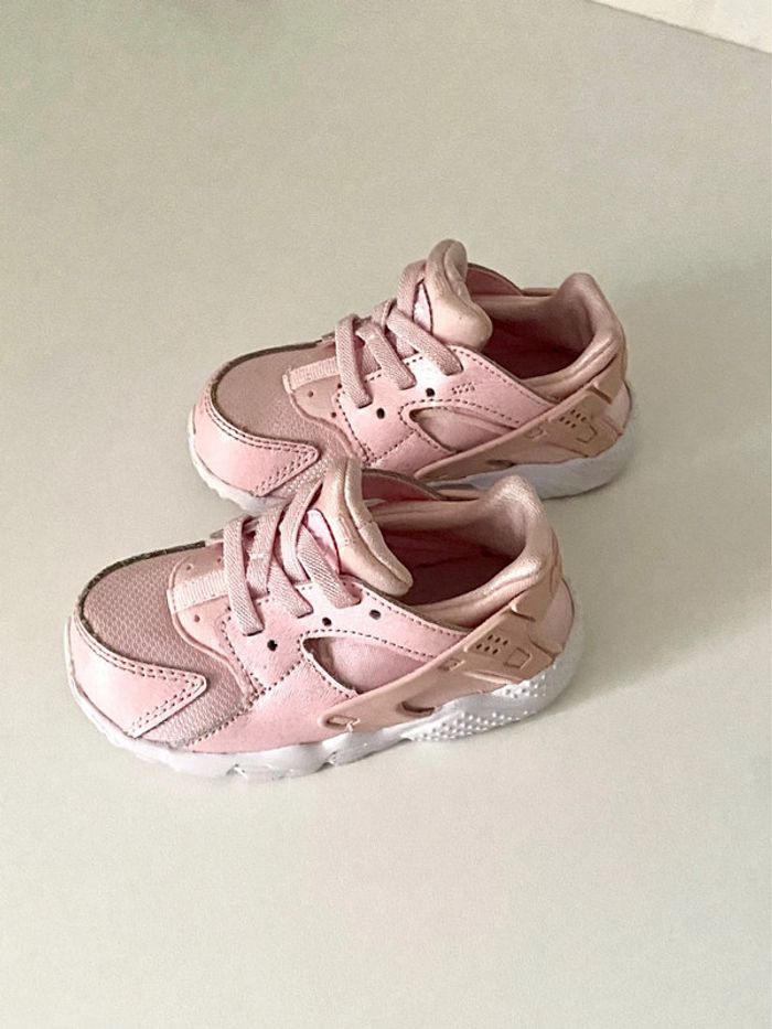 Baskets Nike taille 22/23 TBE - photo numéro 4