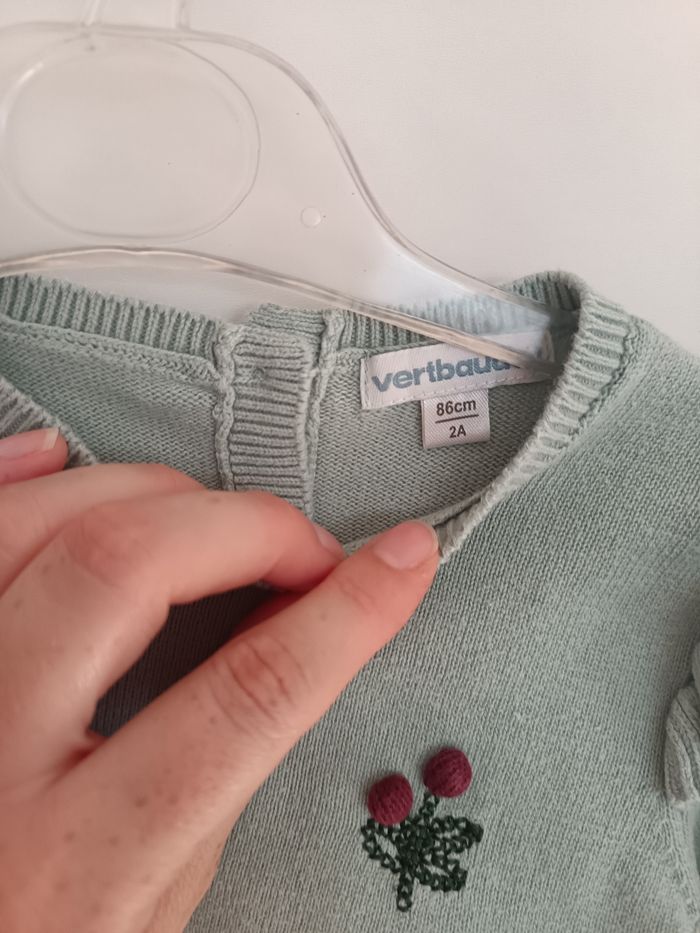 Pull Vertbaudet  cerises taille 2 ans - photo numéro 7