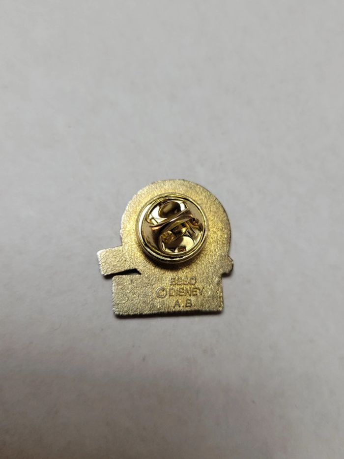 Pin's euro disney frontierland - photo numéro 2