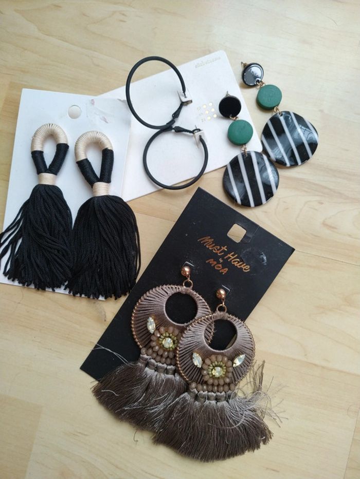 Lot de boucles d'oreilles neuves Moa H&M