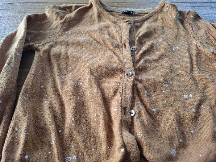 Gilet KIABI enfant camel à étoiles ✨ – manches longues - photo numéro 2