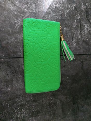 Portefeuille vert fluo motif fleurs