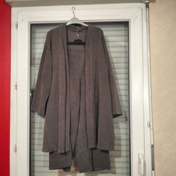 Ensemble,gilet et pantalon taille unique en très bon état