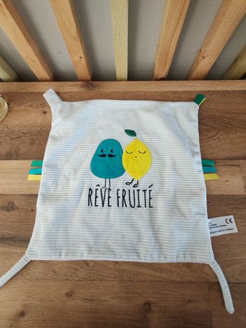 Doudou Carré rêve fruité Distri center