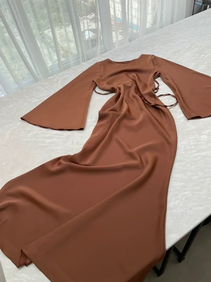 Robe satinée - photo numéro 2