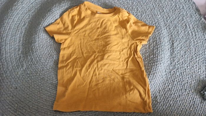 T-shirt mc jaune TBE 23M / 86 CM