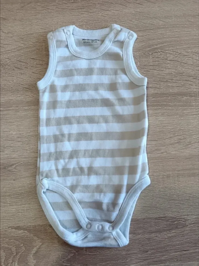 C44 Lot bodies petit bateau, verbaudet 6 mois - photo numéro 4