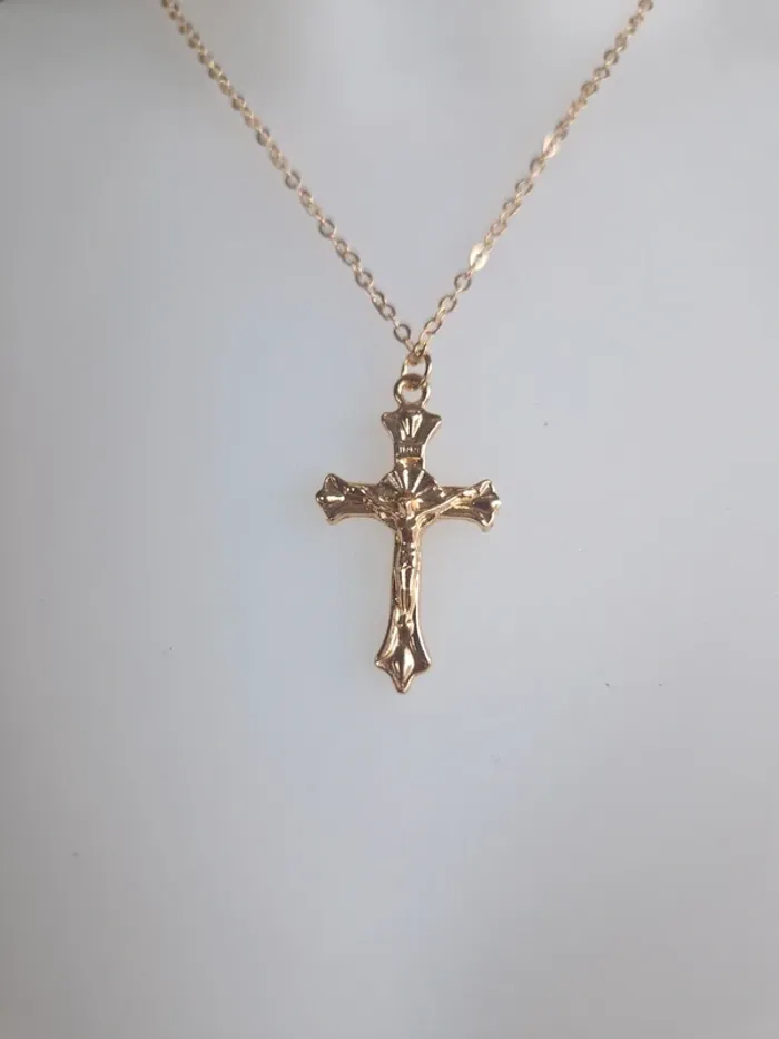 Collier fantaisie doré pendentif croix christ - photo numéro 2