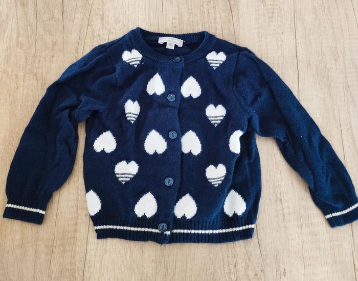 Gilet fille bleu marine coeur blanc fil taille 6 mois Grain de blé