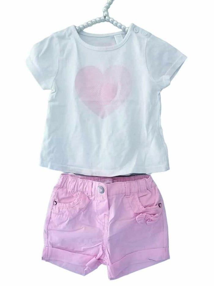 12 mois bébé fille ensemble et et t-shirt obaibi et short Gémo
