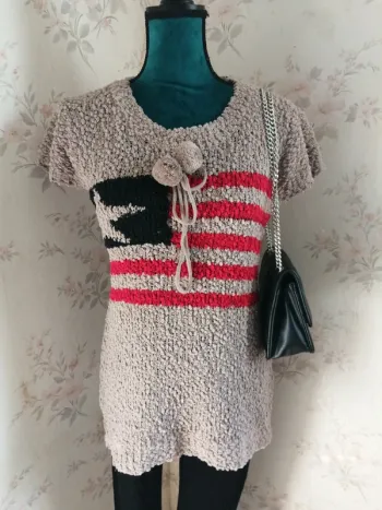 Pull Tunique beige manches courtes en moumoute avec ponpons et drapeau USA / sans marque / (TU)